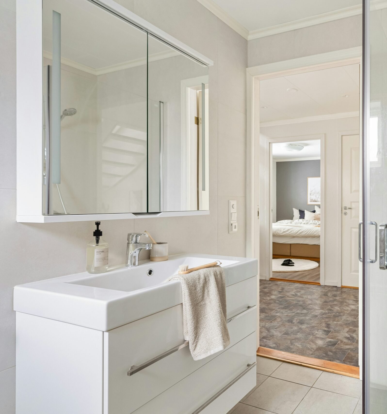 bathroom, cleaned and pristine, ready to be used