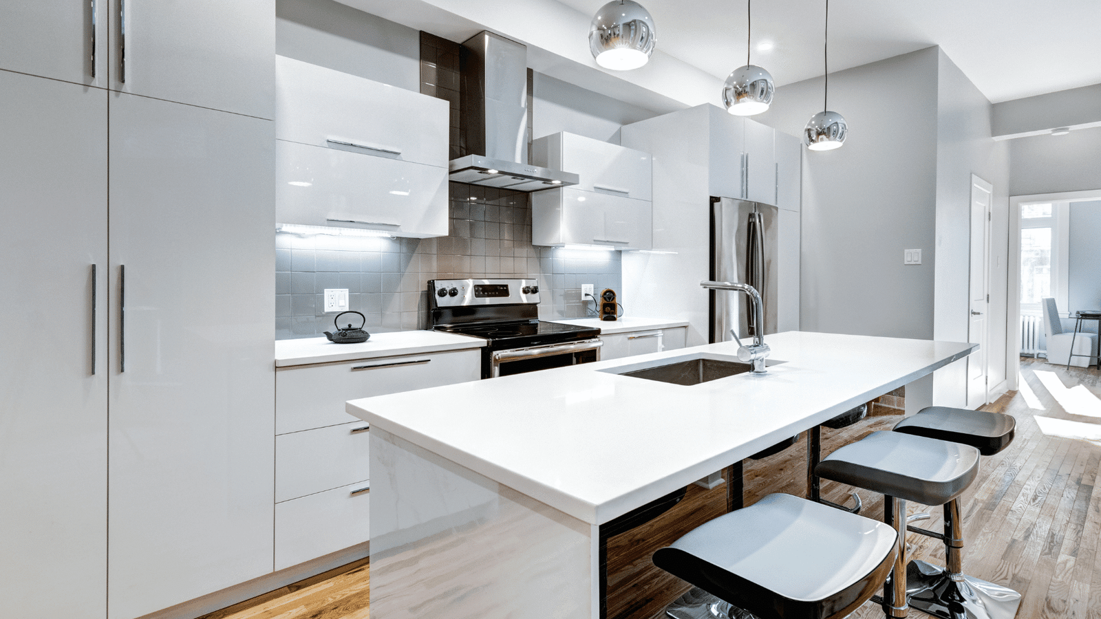 Apartment kitchen after a detailed cleaning by Darine's Super Cleaning experts