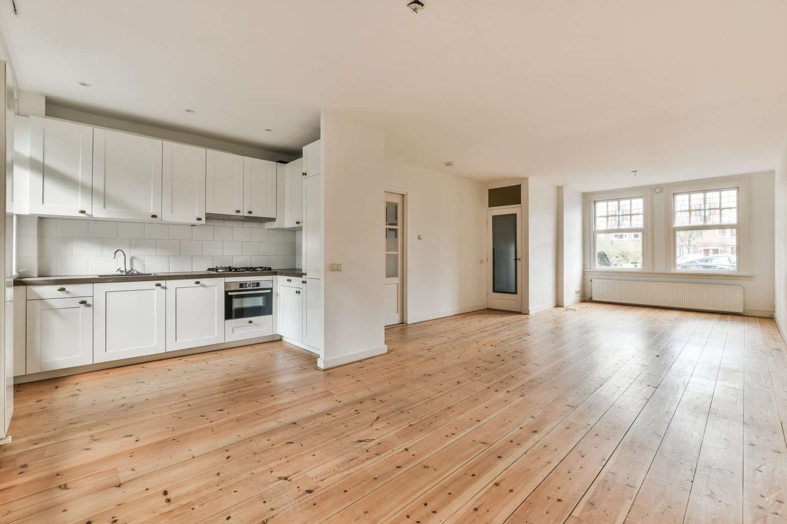Home interior, cleaned and dusted, ready to receive new occupants, after a Move-in/move-out cleaning service by Darine's Super Cleaning Experts